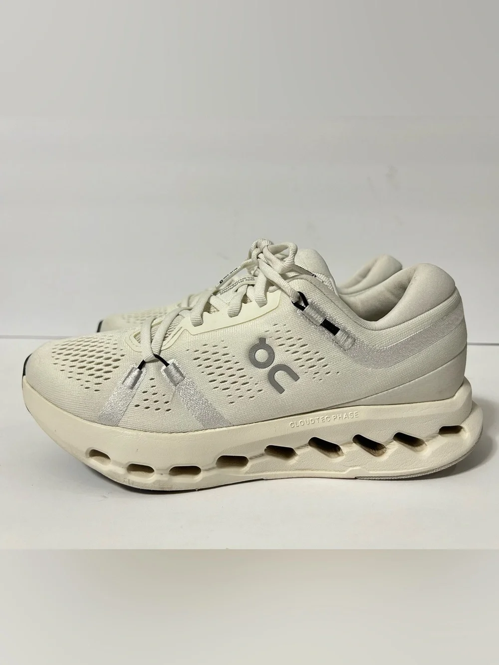On Cloudsurfer  Women's Size 8.5 Maximum Cushioned Running Shoes Ivory/White